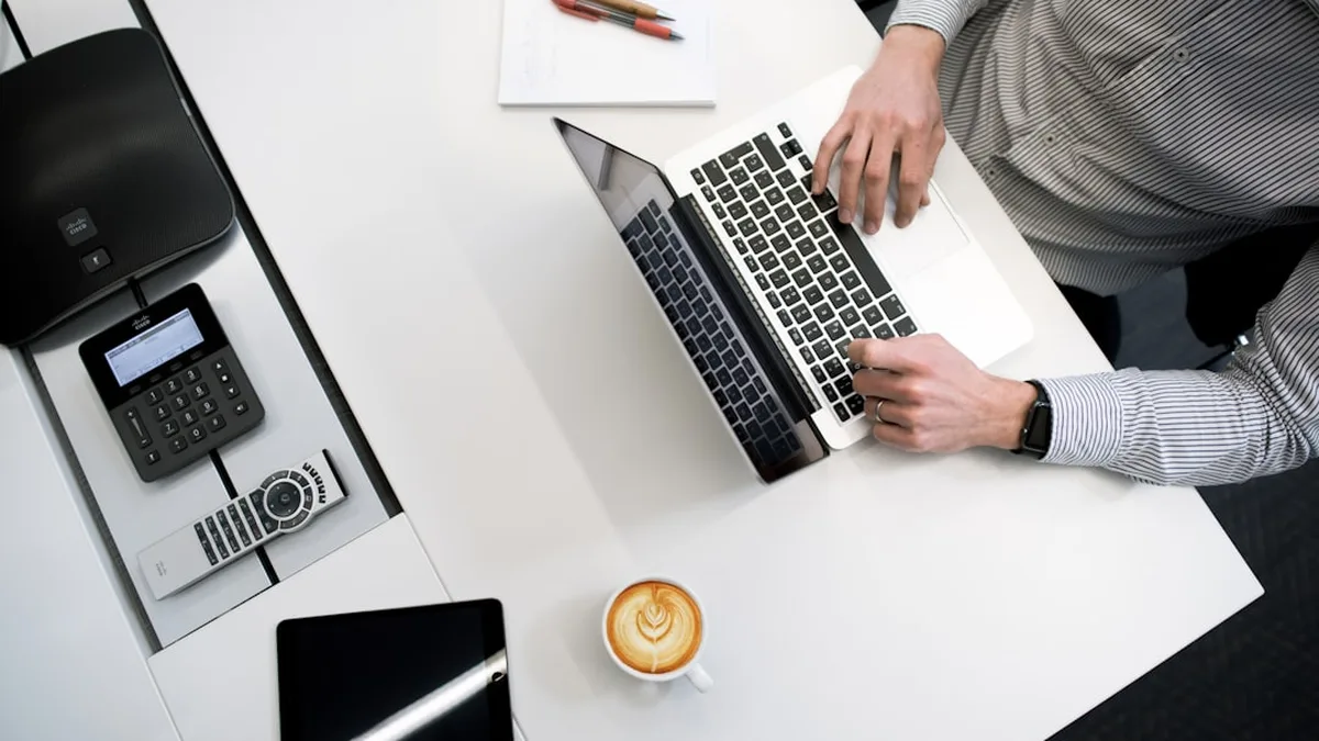 Se former en travaillant : dispositifs et rythme tenable